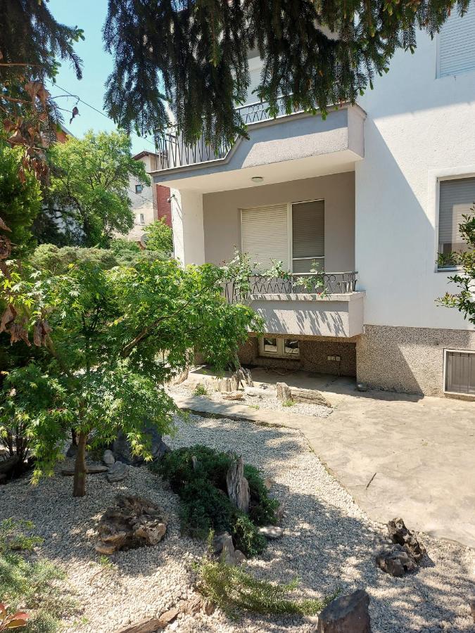 Makabo-Apartment In House Скопие Екстериор снимка